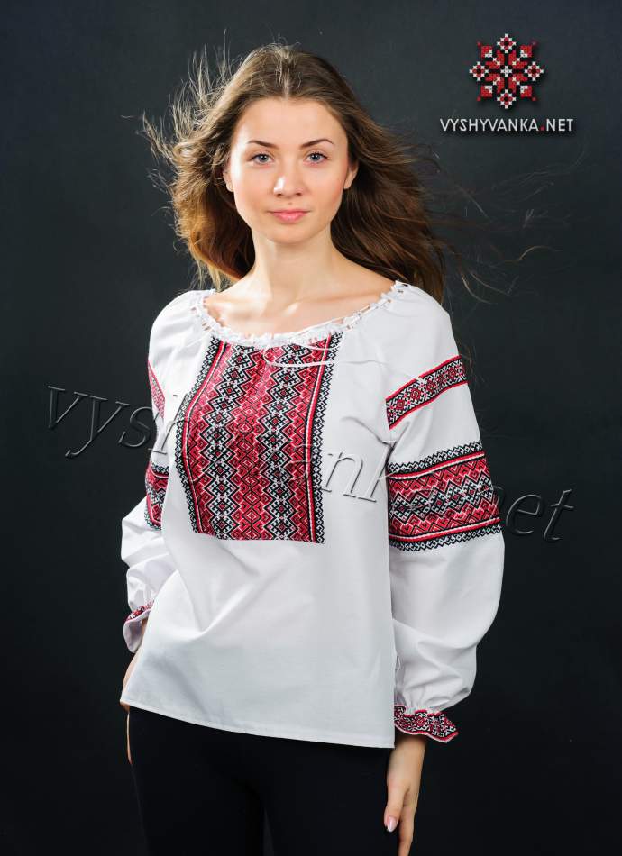Вышиванка женская с черно-красной нашивкой, арт. 0038
