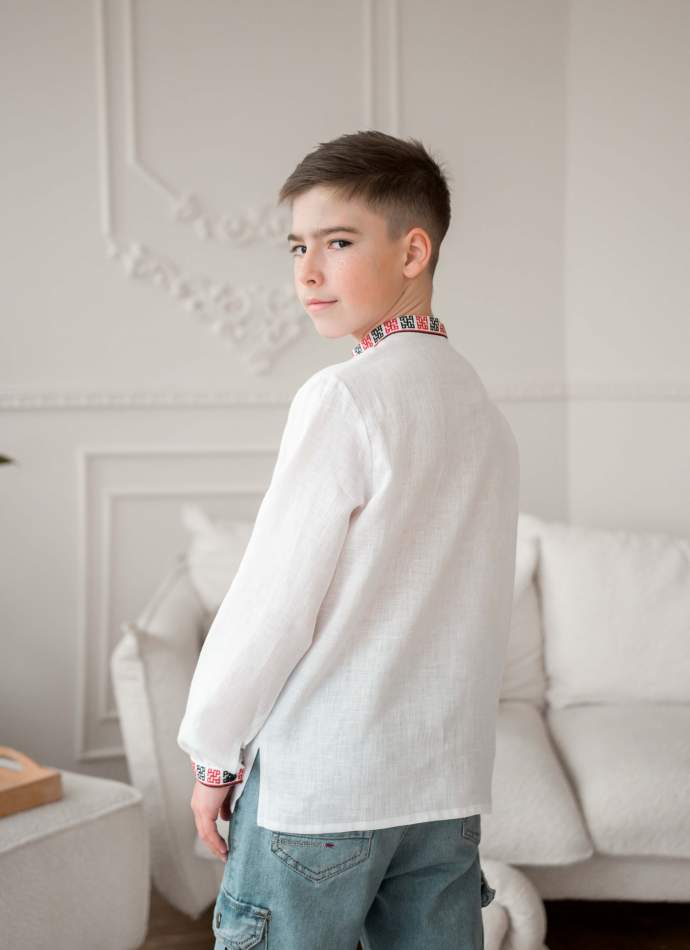 Біла лляна вишита сорочка для хлопчика з планкою, арт.4444