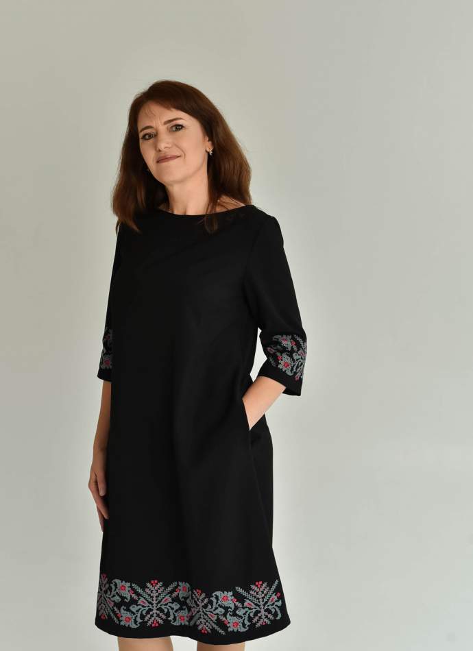 Чорне вишите плаття,"гуляйполе"сіро-рожева вишивка, арт. 4584 