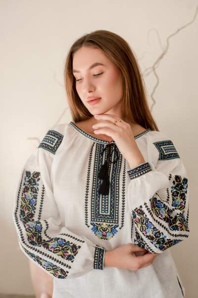 Дизайнерська вишиванка"Борщівська синя", Білий льон арт.4686