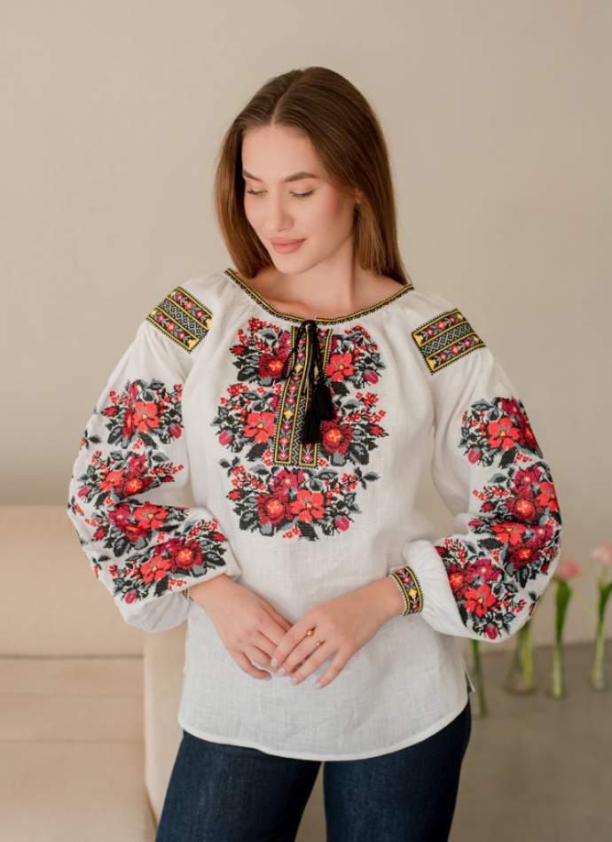 Дизайнерська вишиванка з білого льону з пишними вишитими рукавами,арт 4688