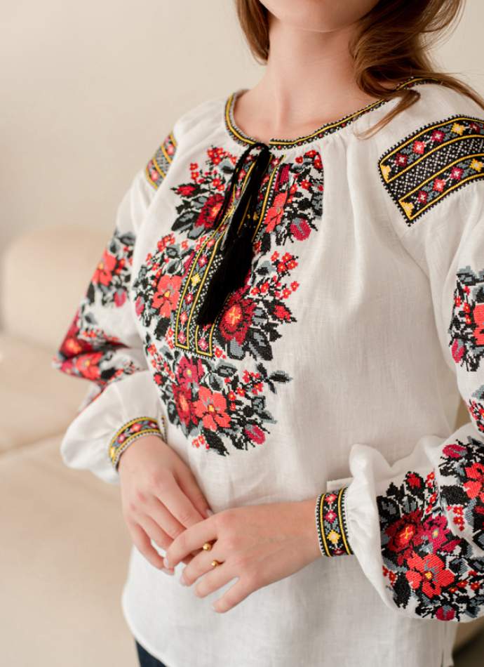 Дизайнерська вишиванка з білого льону з пишними вишитими рукавами,арт 4688