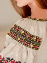 Дизайнерська вишиванка з льону з пишними вишитими рукавами,арт 4689