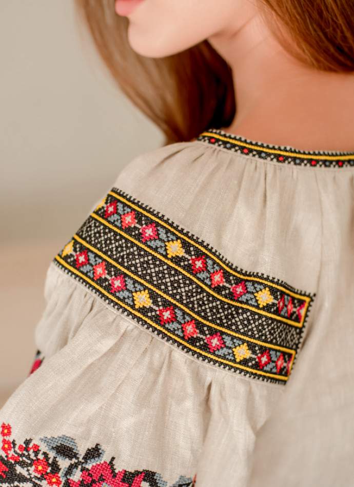 Дизайнерська вишиванка з льону з пишними вишитими рукавами,арт 4689