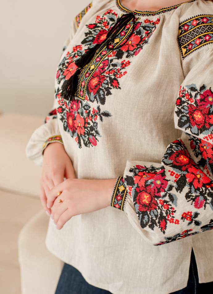 Дизайнерська вишиванка з льону з пишними вишитими рукавами,арт 4689