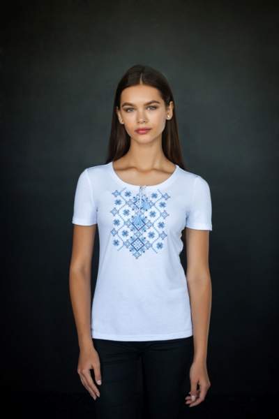 Белая футболка с вышивкой синего цвета, арт. 5128к.р.