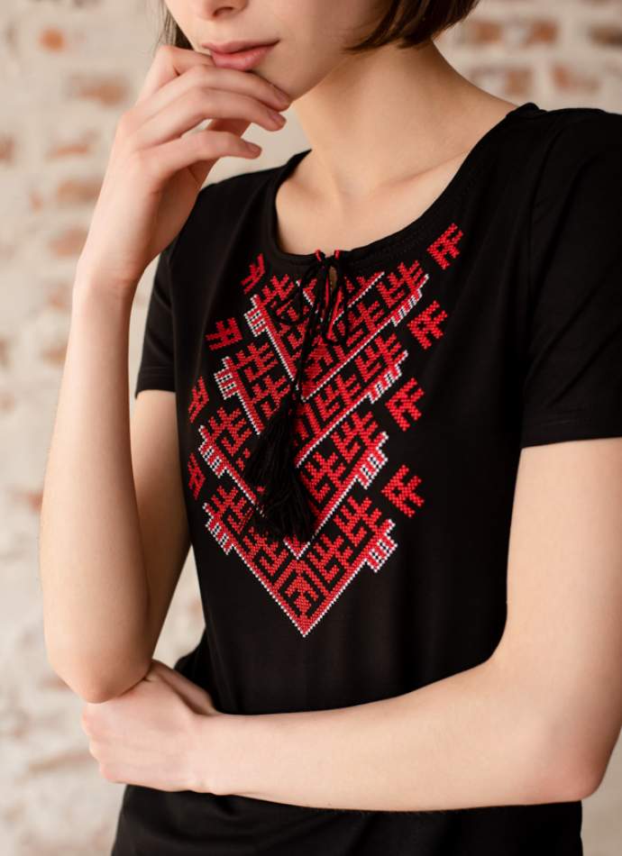 Чорна футболка з вишивкою, арт. 5138к.р.