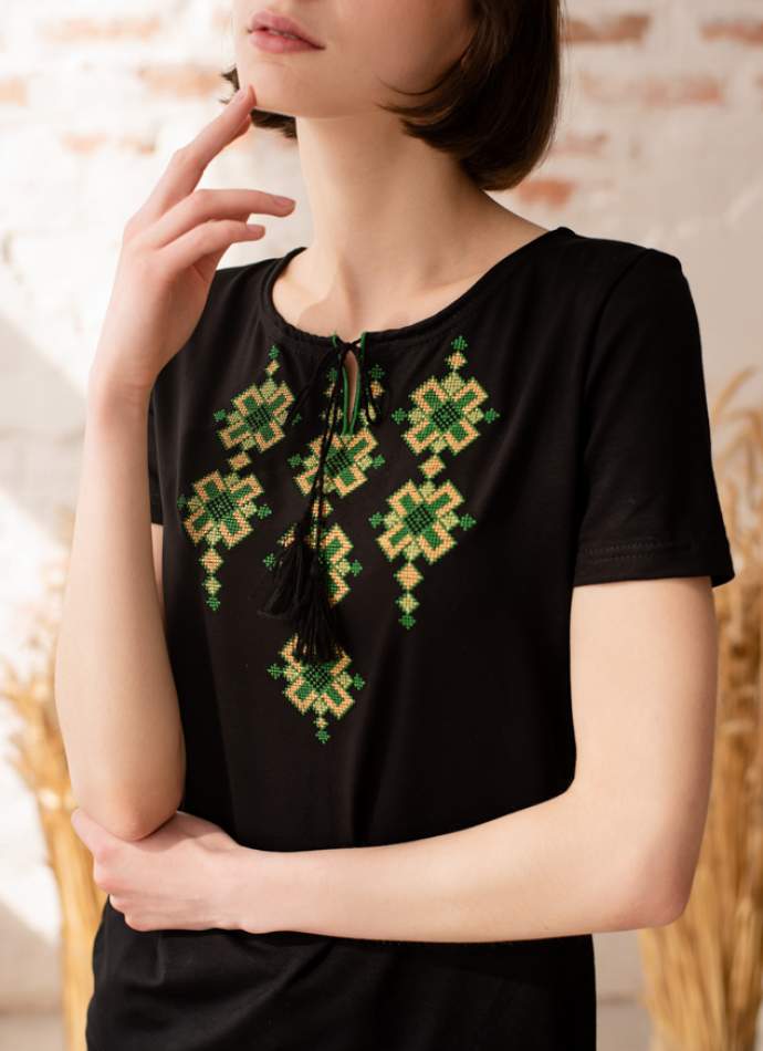 Чорна футболка з вишивкою, арт. 5143к.р.