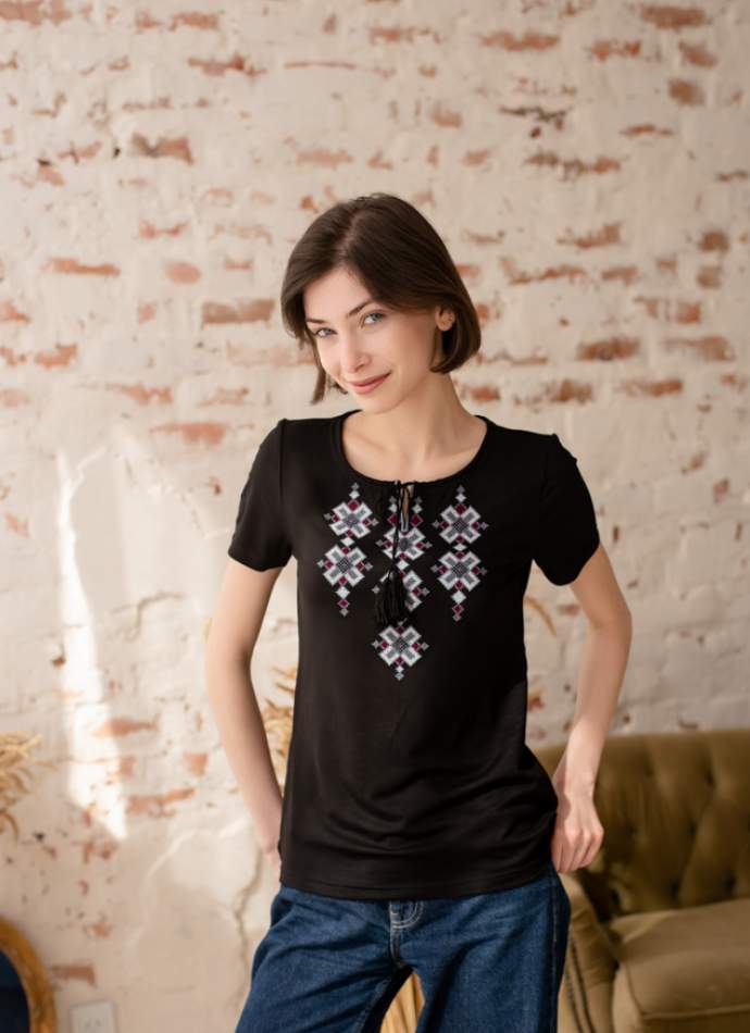 Чорна футболка з вишивкою, арт. 5145к.р.