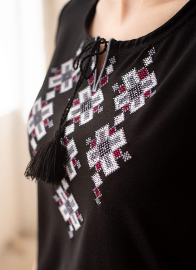 Чорна футболка з вишивкою, арт. 5145к.р.