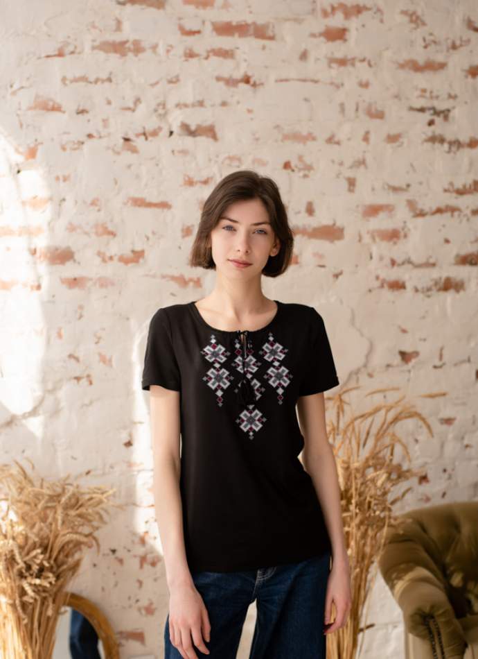 Чорна футболка з вишивкою, арт. 5145к.р.