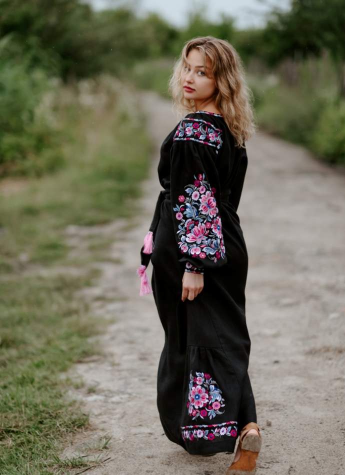 Черное льняное платье с вышивкой, арт. 4506
