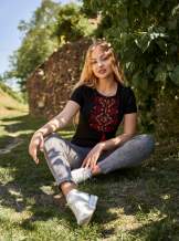 Чорна футболка з вишивкою, арт. 5130 беж.к.р.